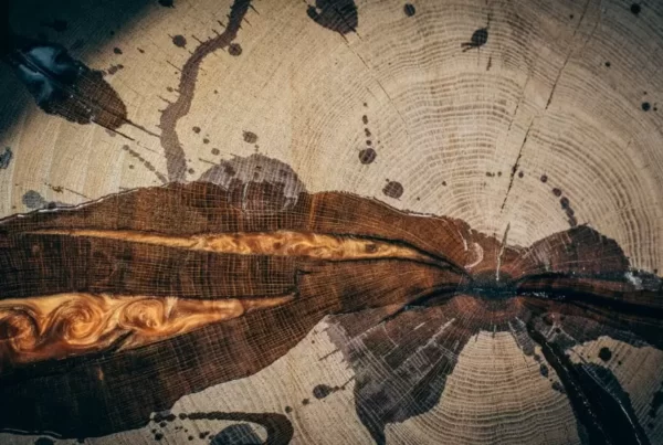 Dlaczego żywica epoksydowa pęka? Oraz inne problemy. I jak sobie z tym poradzić?