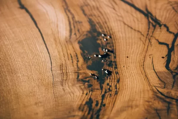 Dlaczego żywica epoksydowa pęka? Oraz inne problemy. I jak sobie z tym poradzić?