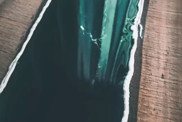 Co to jest rumieniec aminowy i wykwit aminowy w projektach żywicznych?