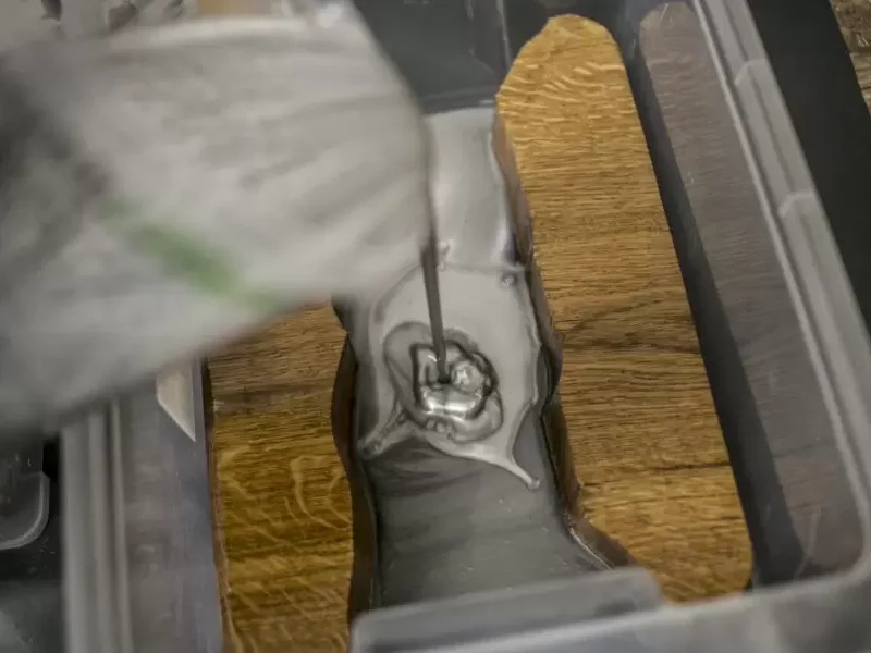 Jak zatrzymać wyciek żywicy epoksydowej z formy?