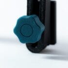 Grzebień dociskowy do piły, ukośnicy, frezarki.