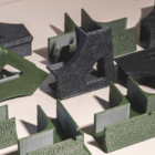 Kątowy uchwyt stolarski narożny 90° do skręcania montażu korpusów 18mm | Zielony