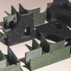 w kształcie litery T