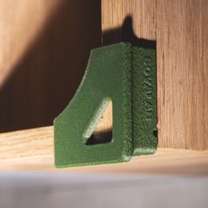 Kątowy uchwyt stolarski narożny 90° do skręcania montażu korpusów 18mm | Zielony